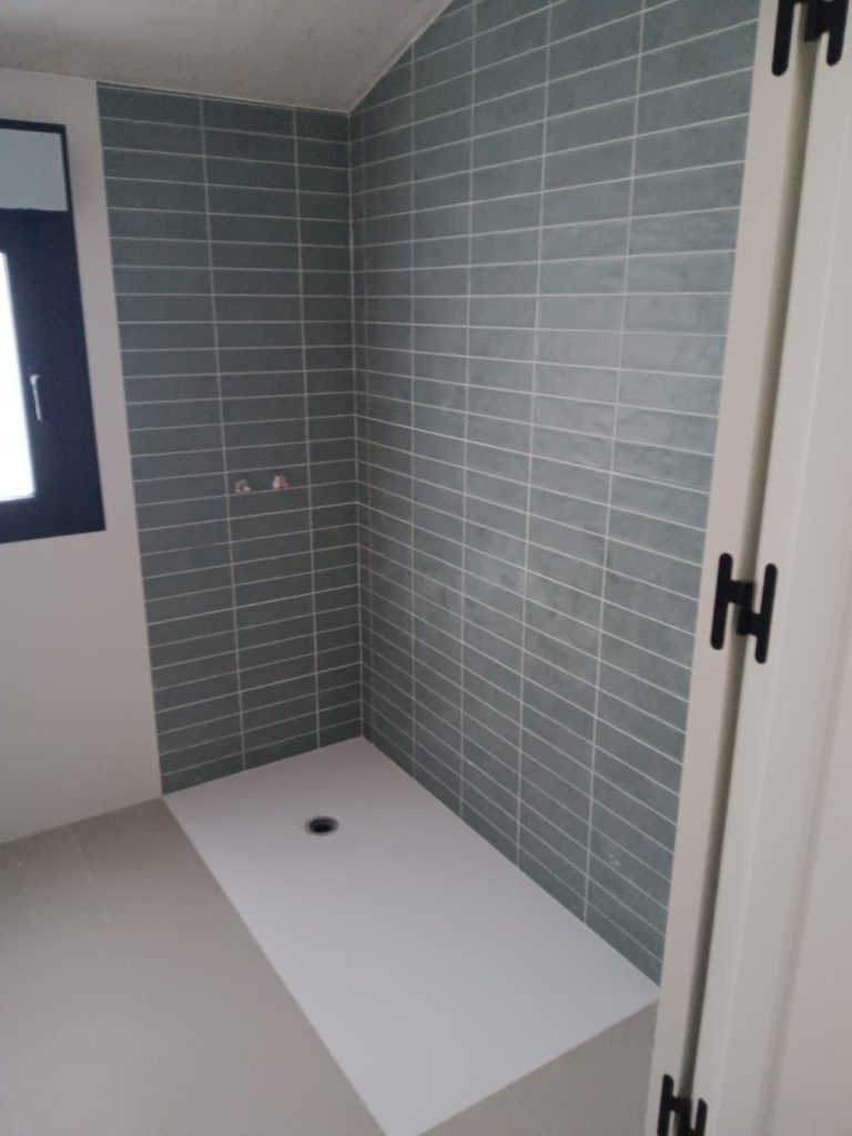 Reforma ducha José María Pascual Guarromán Jaén baños construcciones